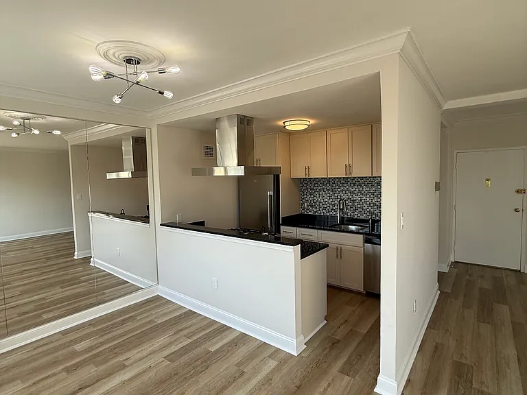 4390 Lorcom Ln #810 — Photo 7