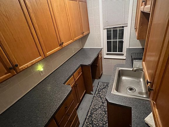 5th image of 309 Summer St #2