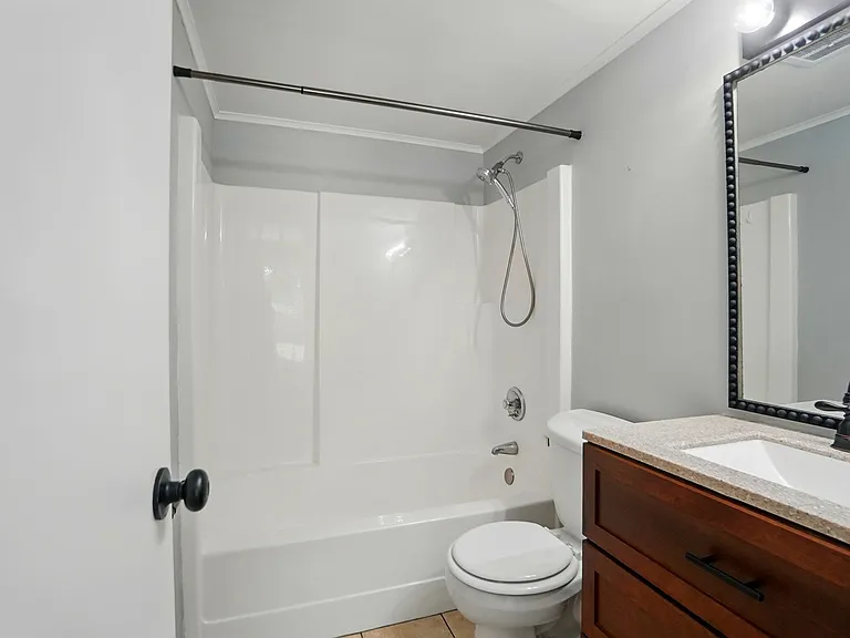 2413 Hoffman St — Photo 33