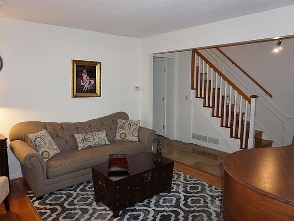 5th image of 3911 Brookside Ln #5
