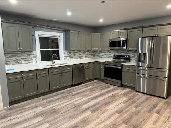 (undisclosed Address), Woonsocket, RI 02895