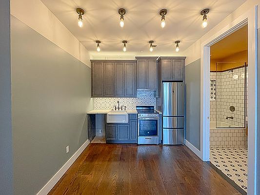 2nd image of 61 Metropolitan Ave #617