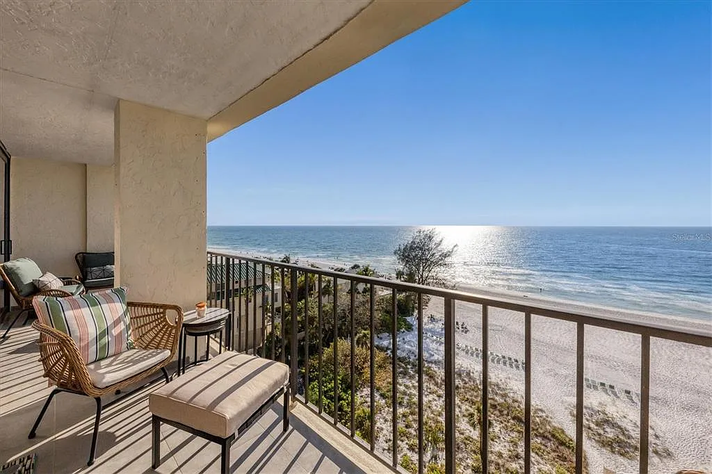 2 bed, 2.0 bath, 1282 sqft, $12,000 — Photo 4