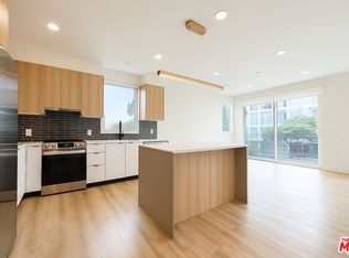 5813 W Lexington Ave #201, Los Angeles, CA 90038