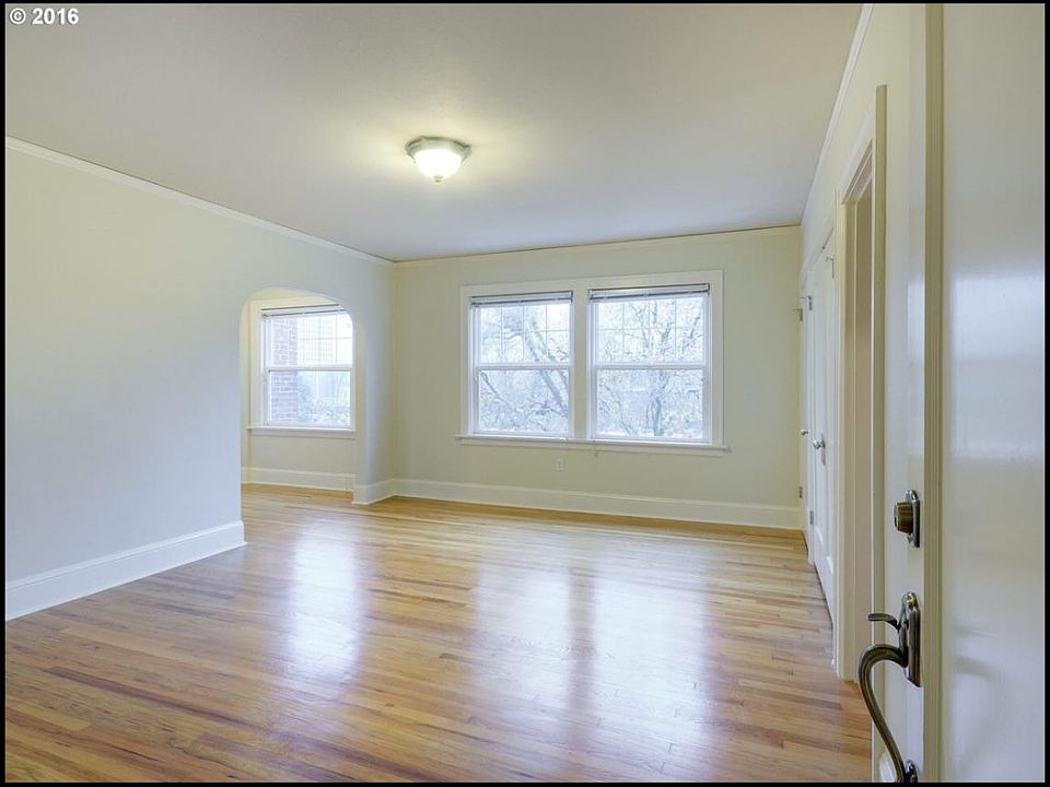 1st image of 1509 NE 10th Ave Unit 309