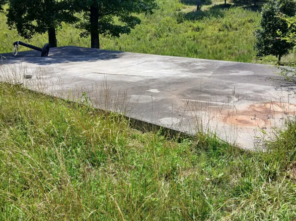 317 Rollins Ln, Resaca, GA 30735