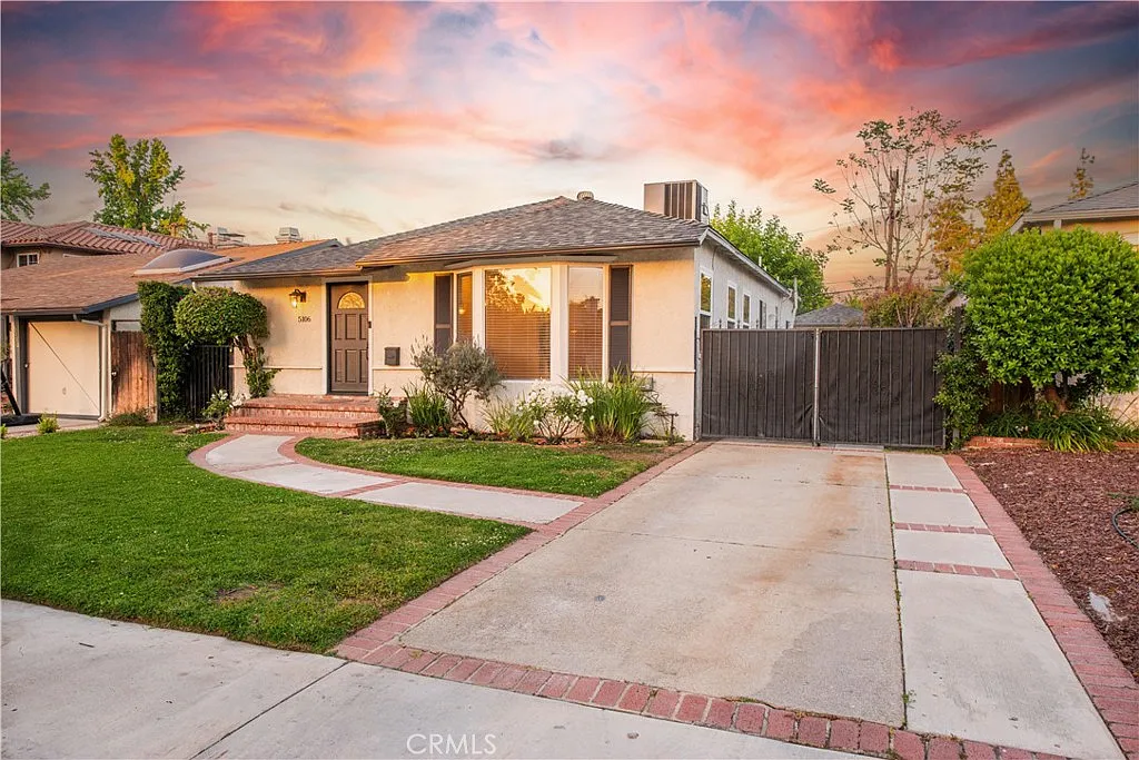 4 bed, 1850 sqft, $4,990 — Photo 1