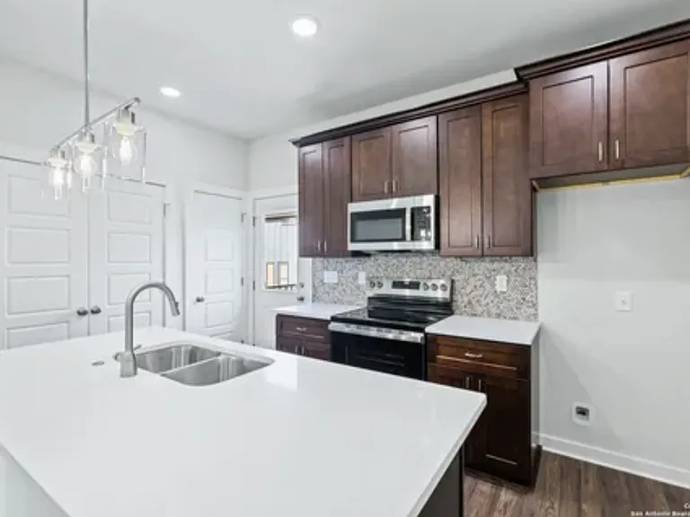 810 S Walters St #102 — Photo 5