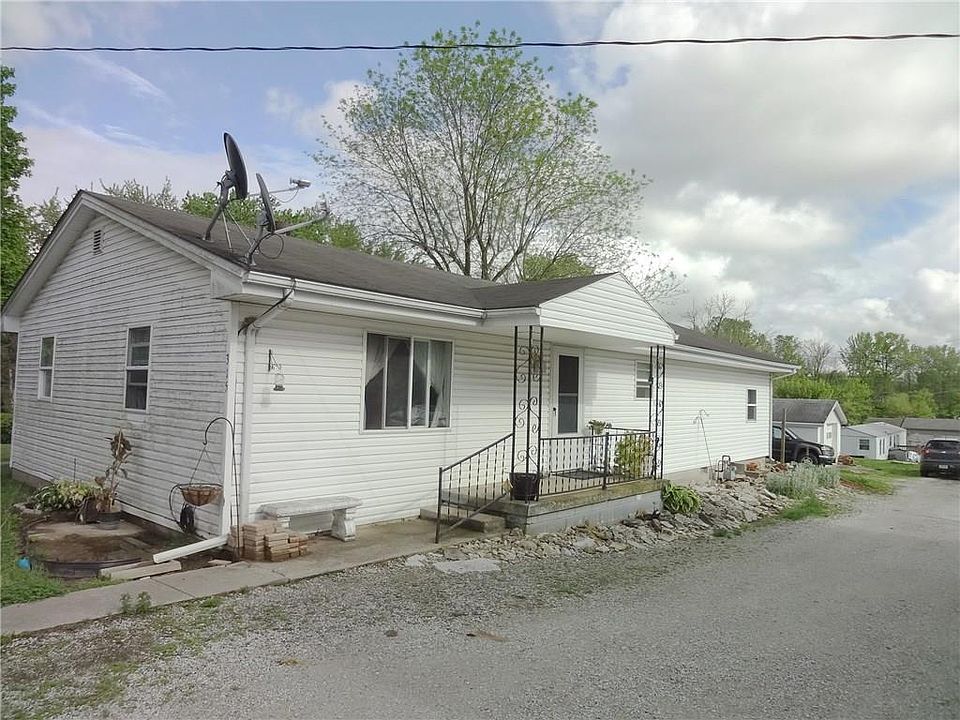 1st image of 315 E Main St