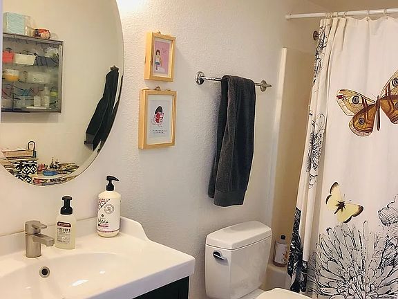 3rd image of 925 W Hawthorn St APT 19