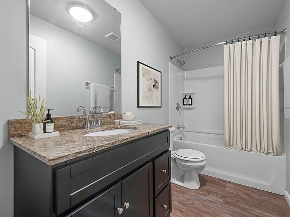 5th image of 4242 Lindell Blvd APT 210