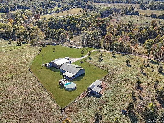 3rd image of 118 Uncle Dee Rd