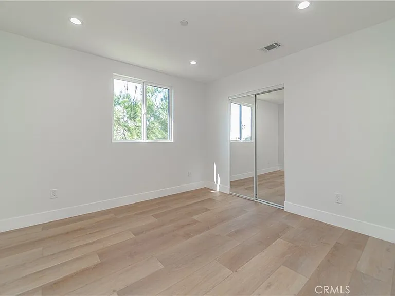 13128 Putnam St — Photo 23