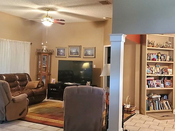 3rd image of 2 Windridge Dr