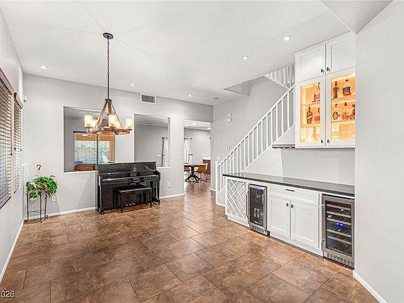 5th image of 4015 Blueberry Peak Ln