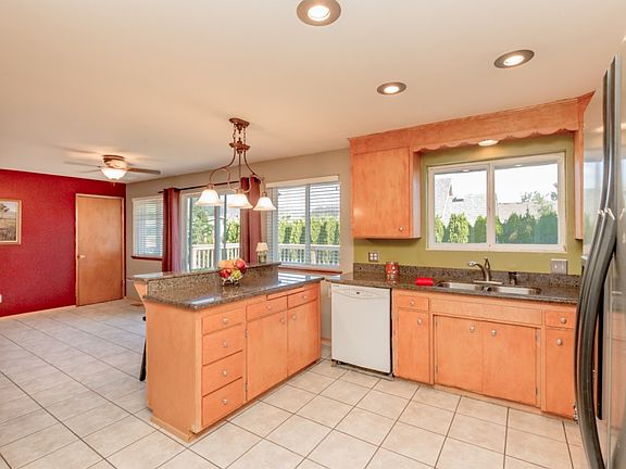 5th image of 407 4th Ave S