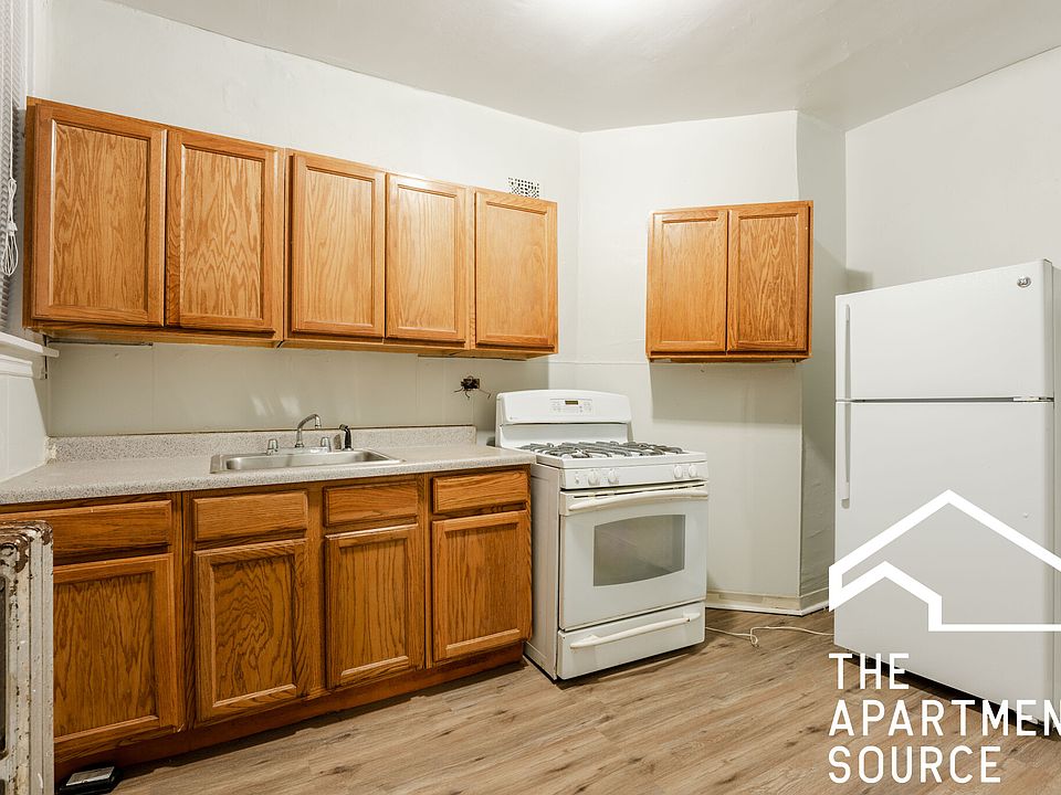 1st image of 1288 N Victoria St #2