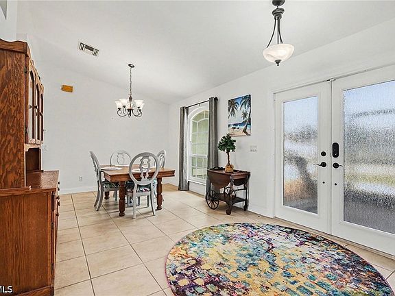 3rd image of 3754 SE 3rd Ave
