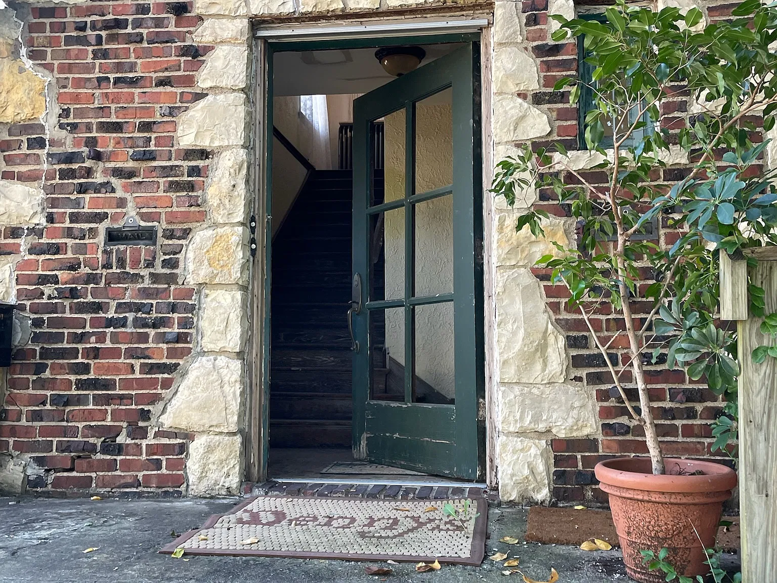 3 bed, 2000 sqft, $2,100 — Photo 3