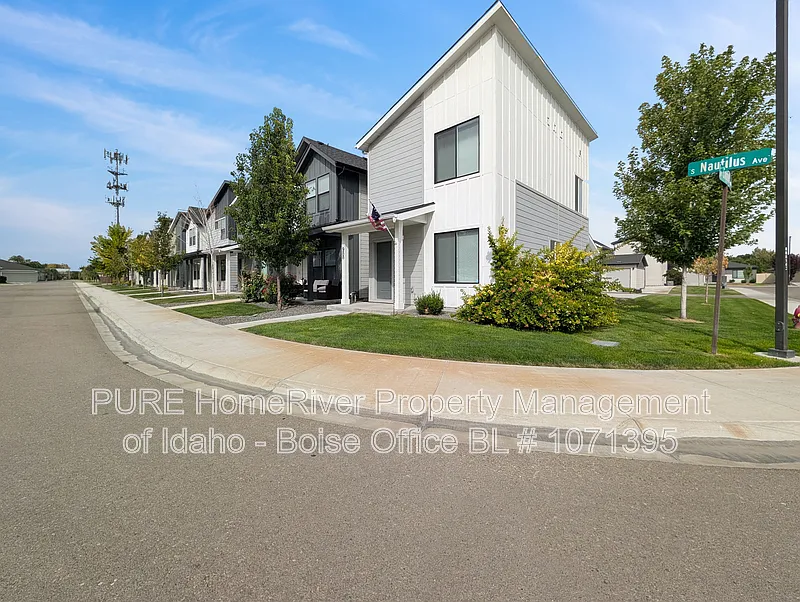 2 bed, 1.5 bath, 960 sqft, $2,095 — Photo 2