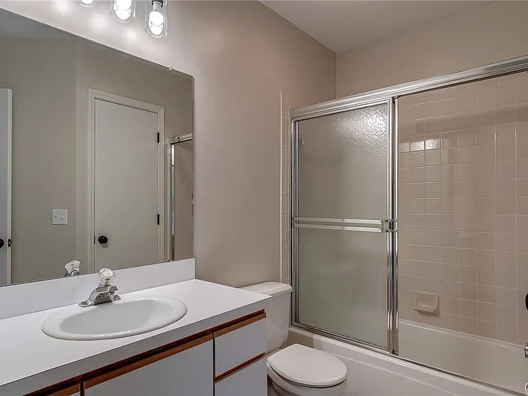 2404 Pipers Ct — Photo 14