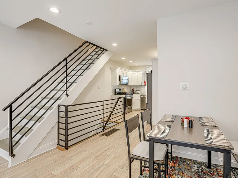 1322 S Mole St — Photo 8
