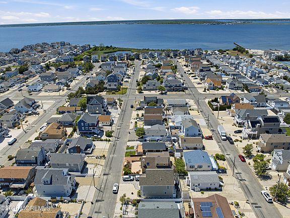 4th image of 110 Surf Drive