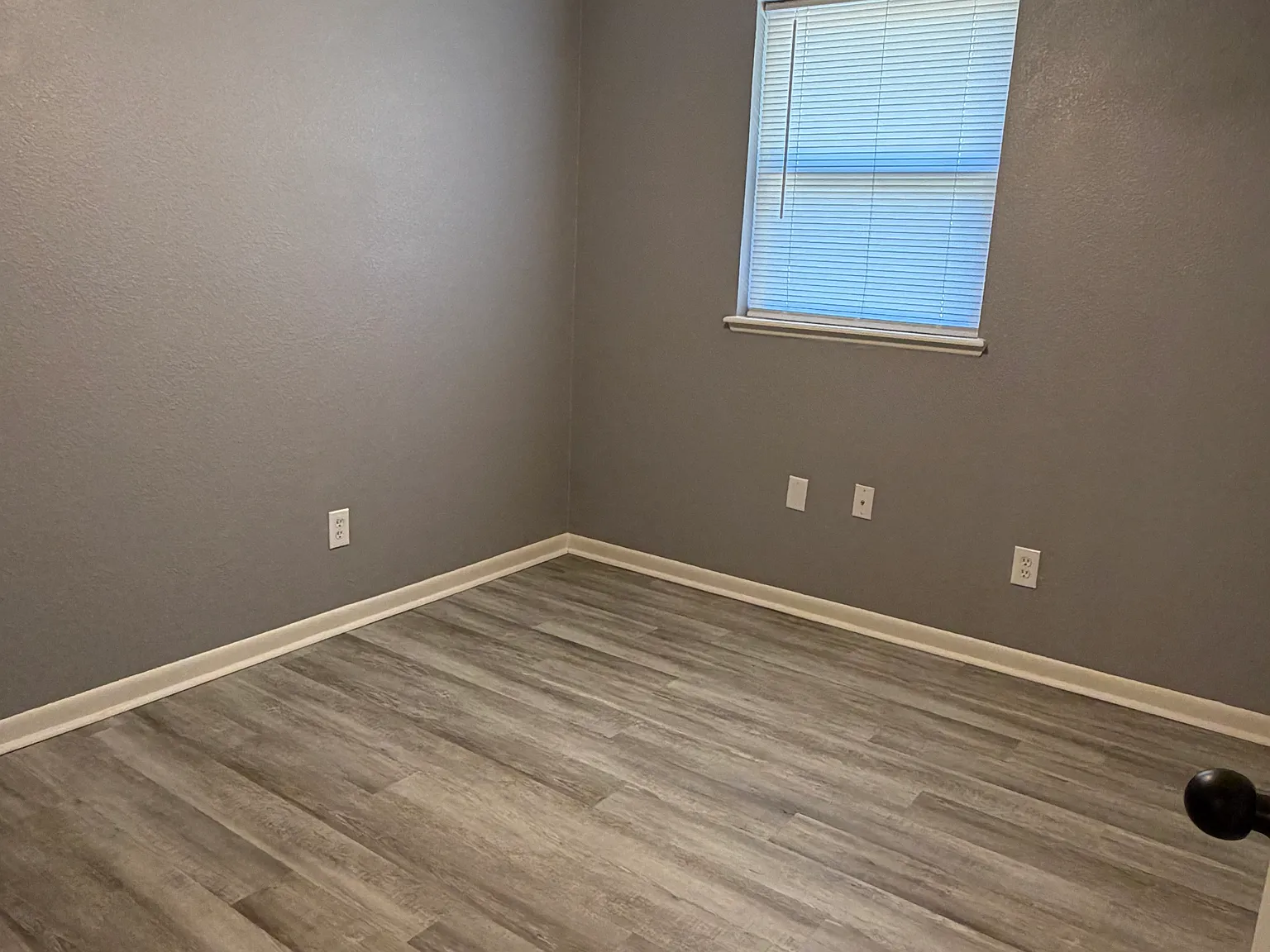 4 bed, 1.5 bath, 1300 sqft, $1,500 — Photo 4