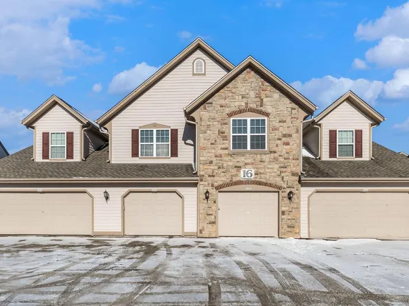 2252 West Vista Bella DRIVE, Oak Creek, WI 53154