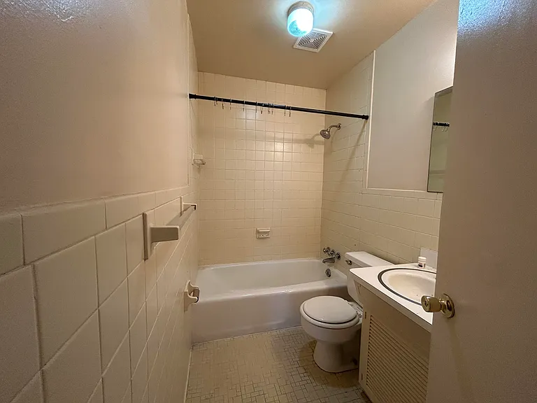 397 Highland Ave SW #305 — Photo 4