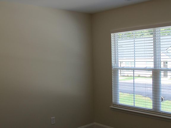 5th image of 23 Lincoln School Cir