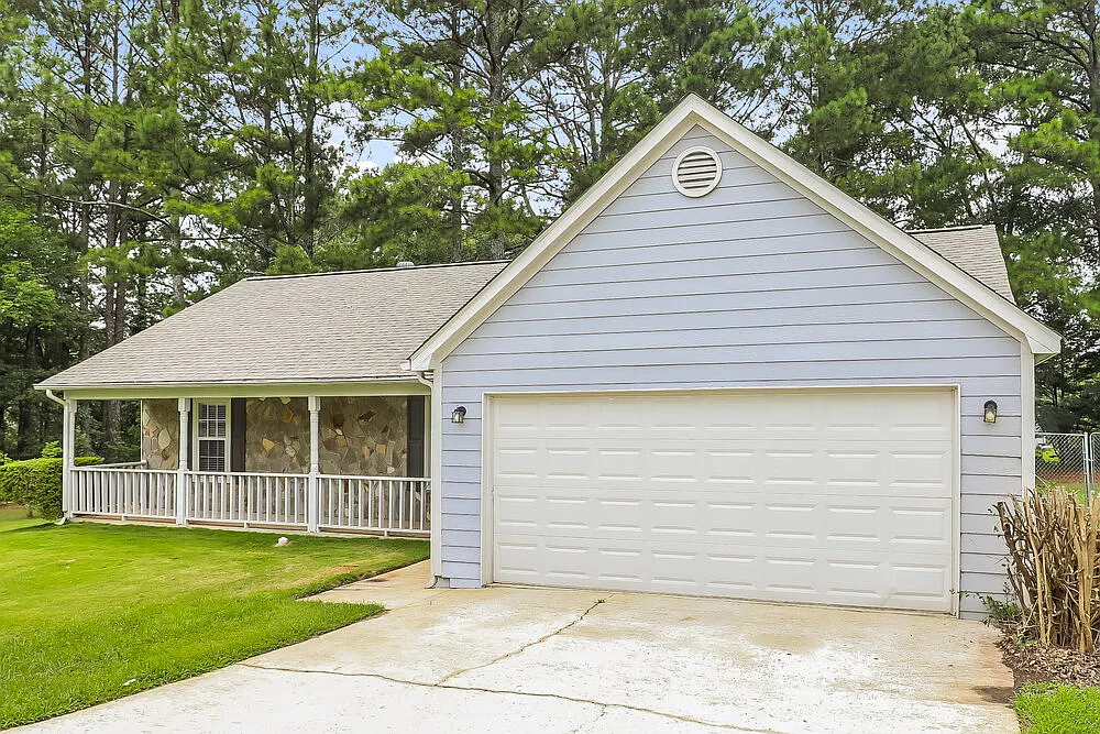 3 bed, 2.0 bath, 1382 sqft, $1,810 — Photo 3