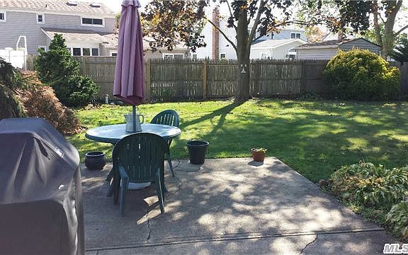 5th image of 41 Surrey Ln