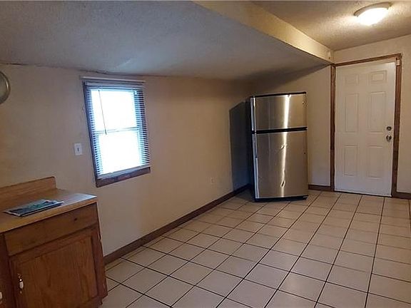 5th image of 2211 Amie St