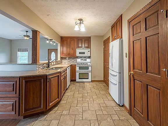 4th image of 184 Shelly Dr