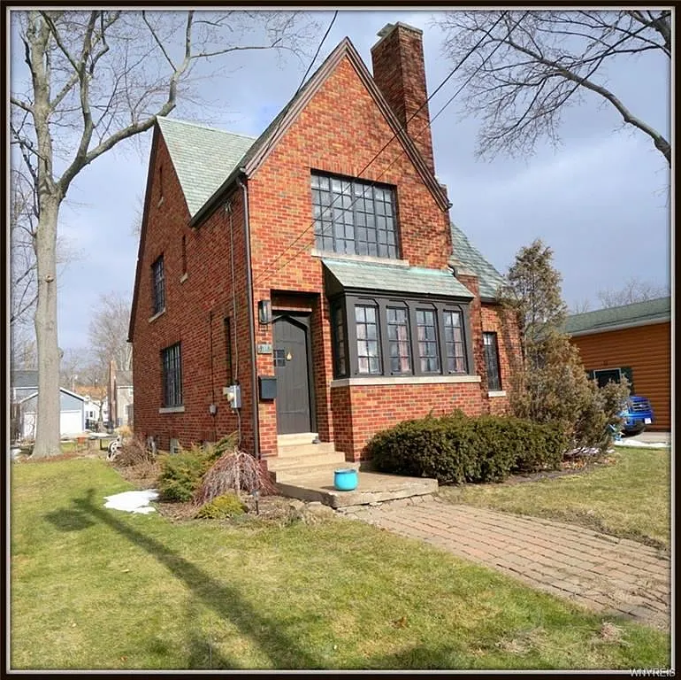 9118 Rivershore Dr photo 1
