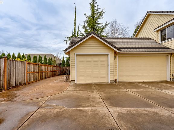 3rd image of 3428 River Pointe Dr