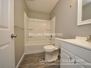 15 Westwood Vlg, Wright City, MO 63390