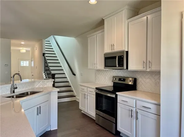 159 Auburn Run Ln, Auburn, GA