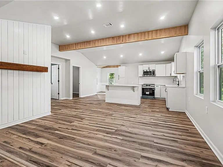 1004 Mapp St — Photo 2