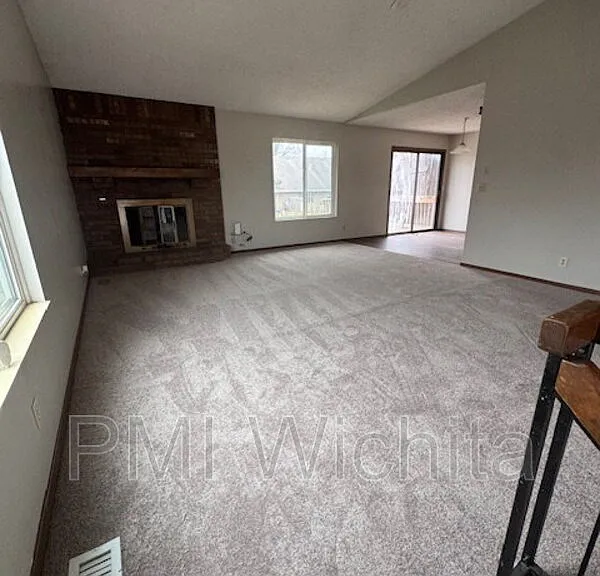 1730 S Beech Ct — Photo 4