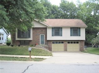 905 Cosby St, Liberty, MO 64068