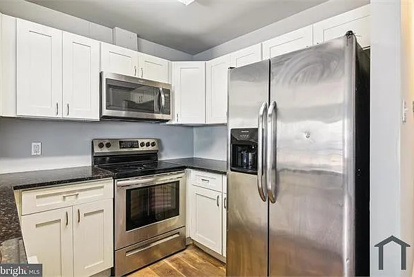 2 bed, $2,095 — Photo 2