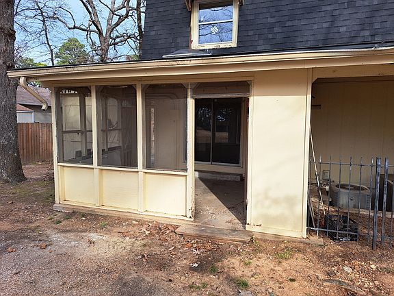 Screened in Back Porch