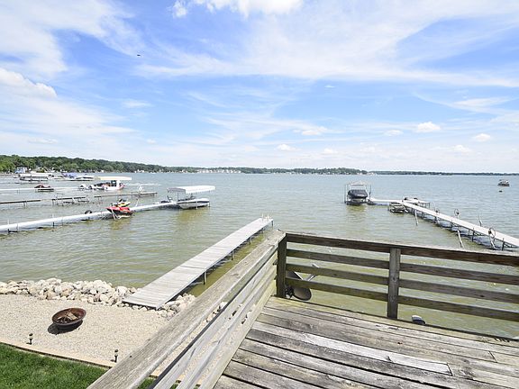 2nd image of 8245 Lake Shore Dr