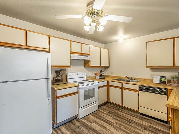 3rd image of 6060 Silver Lake Rd APT 8E
