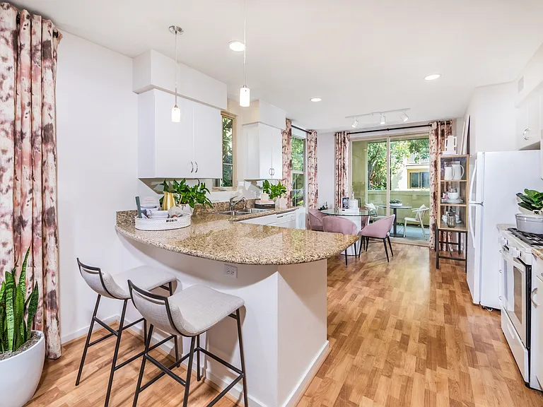 Woodbury Court Apartment Homes — Photo 9