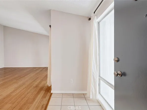 902 Camino Real Unit 204, Redondo Beach, CA 90277