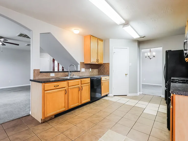25306 Barmby Dr — Photo 10
