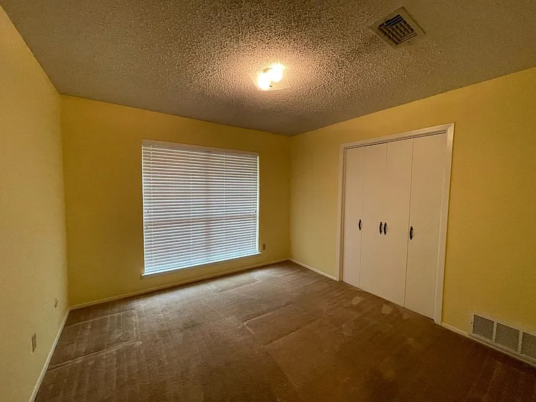 1905 Fox Hill Ct — Photo 11